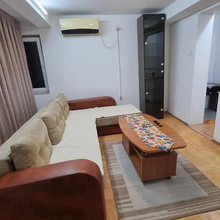 Chalovski סקופיה