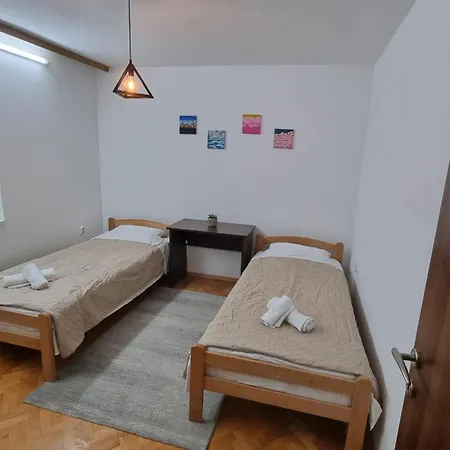 Chalovski סקופיה