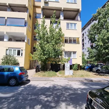 公寓 Chalovski